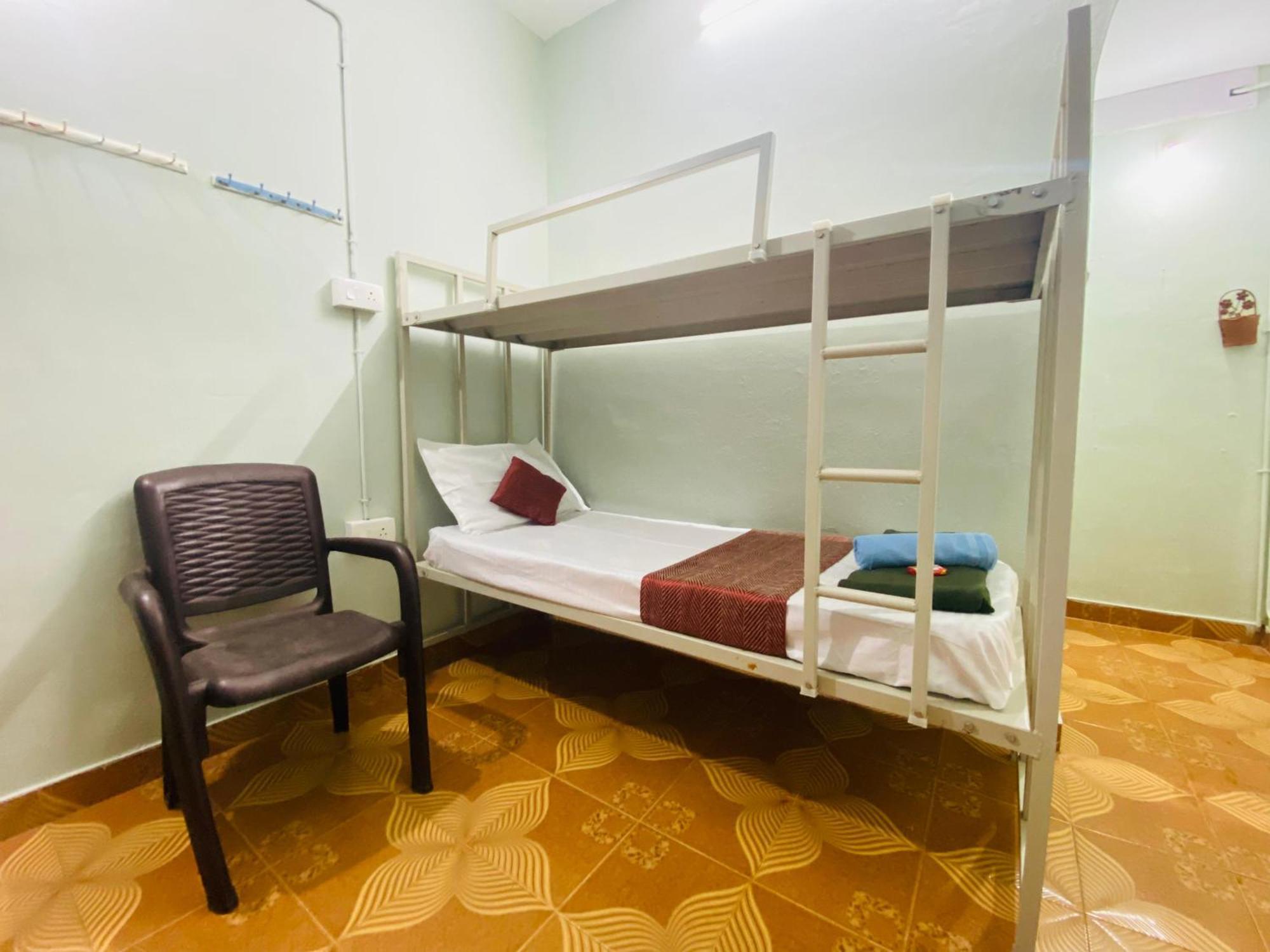 Happy Living Dormitory Kannur Railway Station Exterior photo